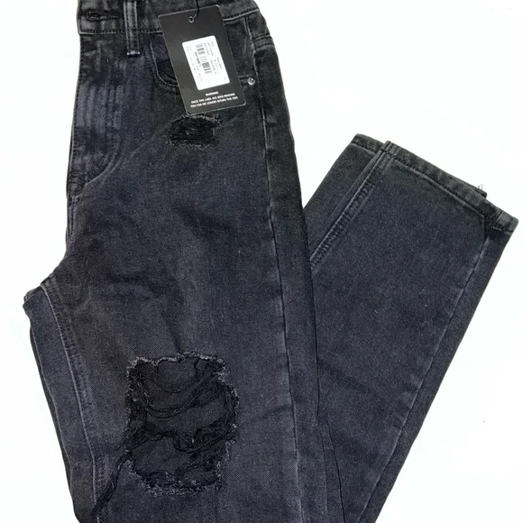 NWT PRETTYLITTLETHING Washed Black Ripped Mom Jeans - Picture 4 of 5